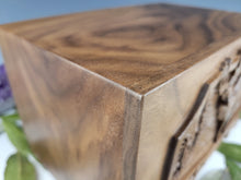 Load image into Gallery viewer, Hunter Cremation Urn