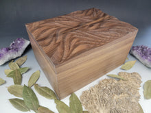 Load image into Gallery viewer, Sweeping Companion Cremation Urn