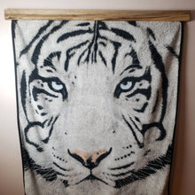 Load image into Gallery viewer, Quilt hanger